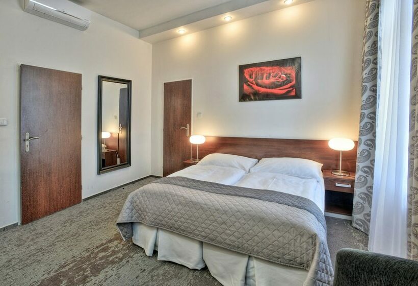 هتل A1 Royal Plaza