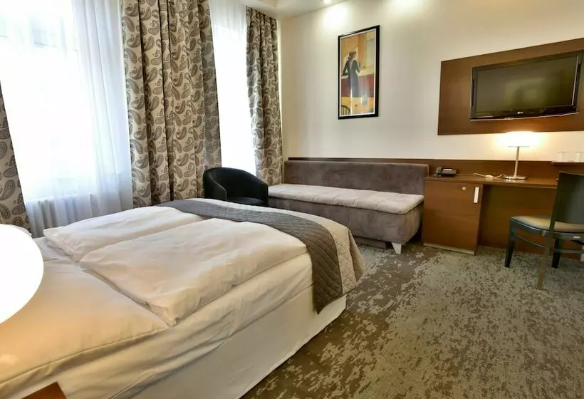 هتل A1 Royal Plaza