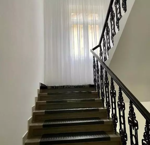 هتل A1 Royal Plaza