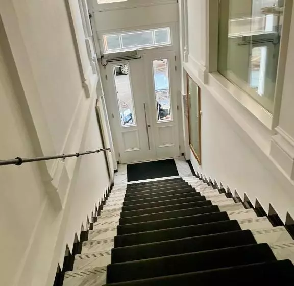 هتل A1 Royal Plaza