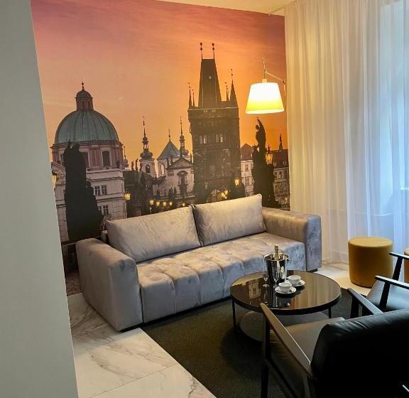 هتل A1 Royal Plaza