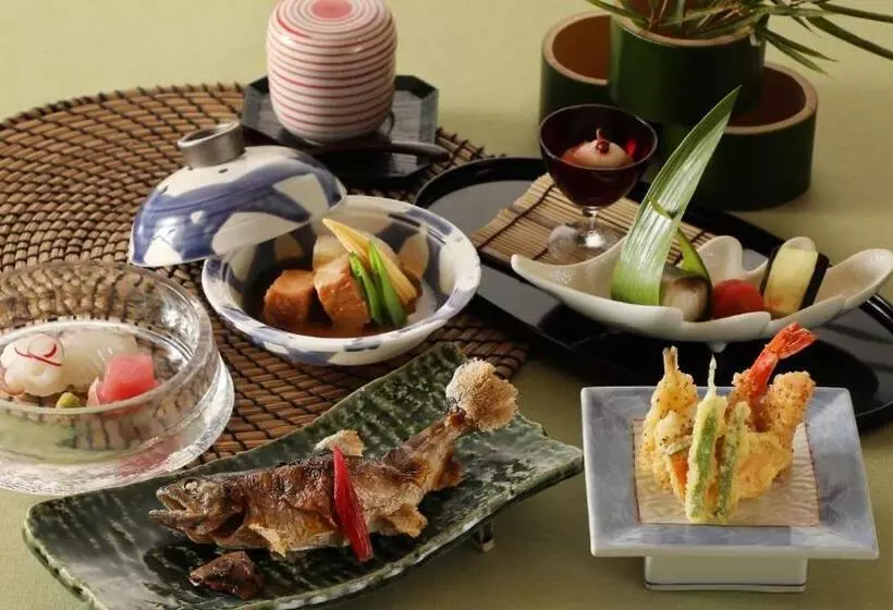 هتل Ana Crowne Plaza Okayama, An Ihg