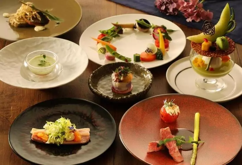 هتل Ana Crowne Plaza Okayama, An Ihg