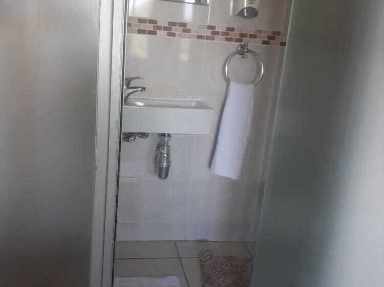 فندق Bluewater Beachfront Guesthouse