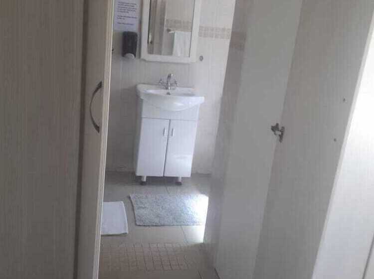 فندق Bluewater Beachfront Guesthouse