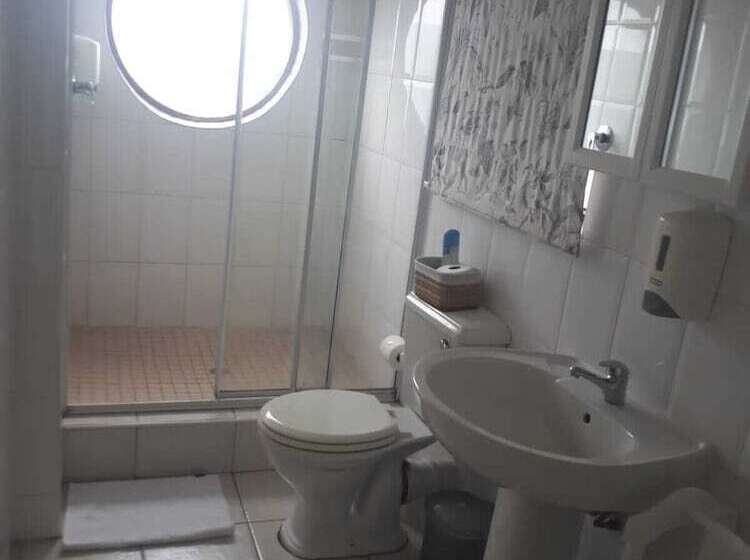 فندق Bluewater Beachfront Guesthouse