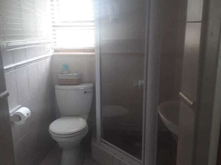 فندق Bluewater Beachfront Guesthouse