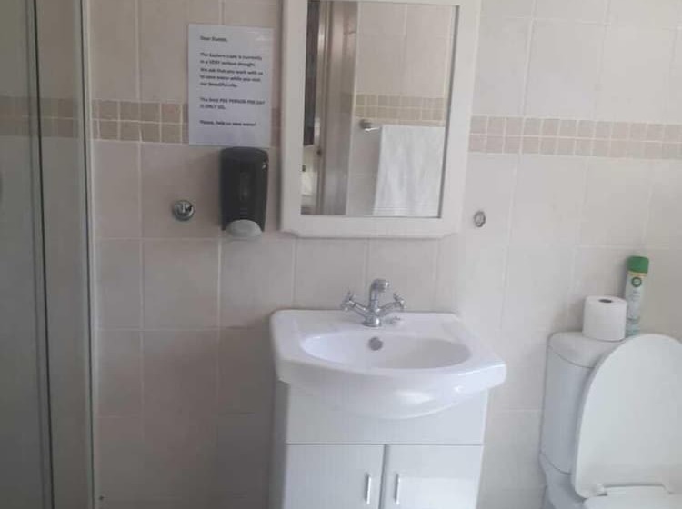 فندق Bluewater Beachfront Guesthouse