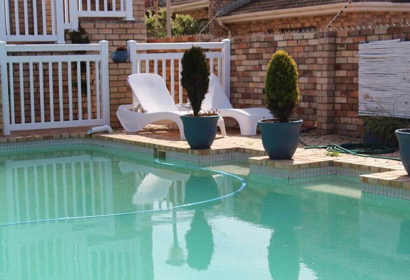 فندق Bluewater Beachfront Guesthouse