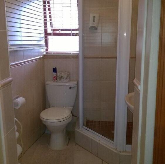 فندق Bluewater Beachfront Guesthouse