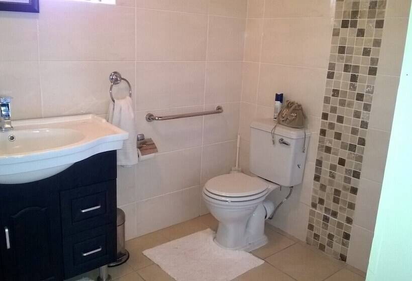 فندق Bluewater Beachfront Guesthouse