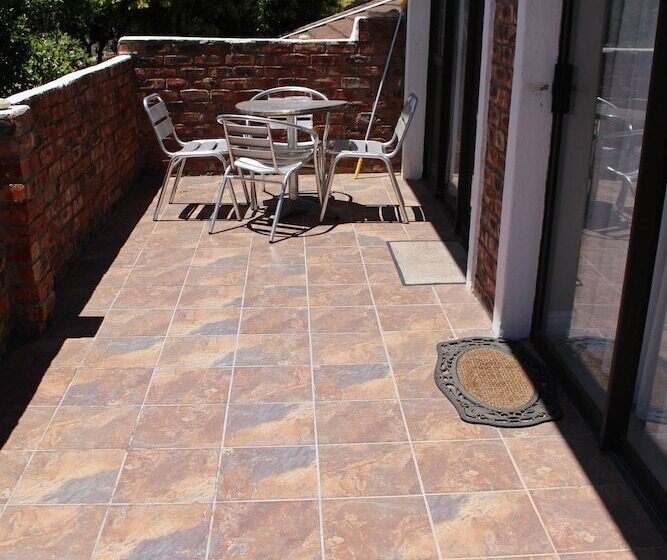 فندق Bluewater Beachfront Guesthouse