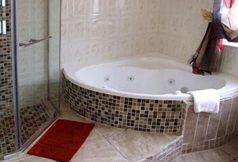 فندق Bluewater Beachfront Guesthouse