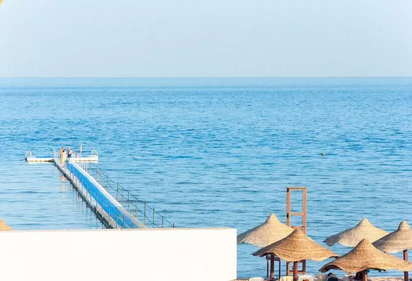 هتل Coral Beach Resort Montazah