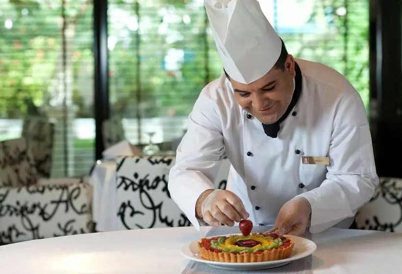 هتل Elite Seef Residence And