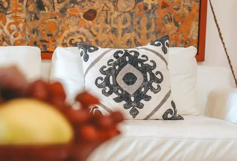 Отель Falcons View Manor