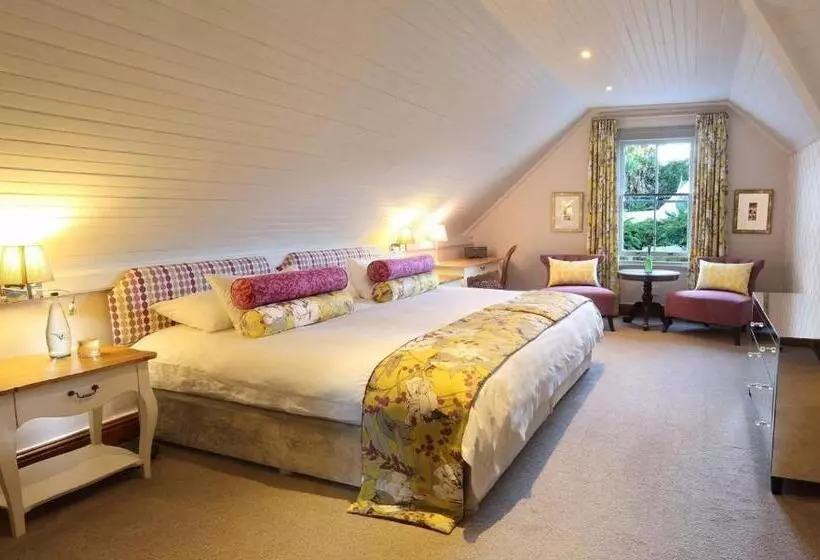 Отель Falcons View Manor