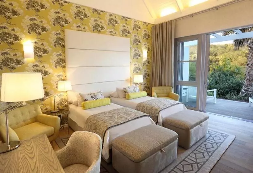 Отель Falcons View Manor