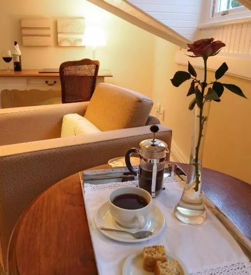 Отель Falcons View Manor