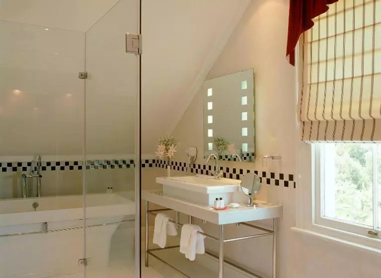 Отель Falcons View Manor