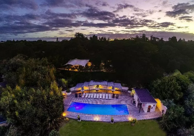 호텔 Hog Hollow Country Lodge