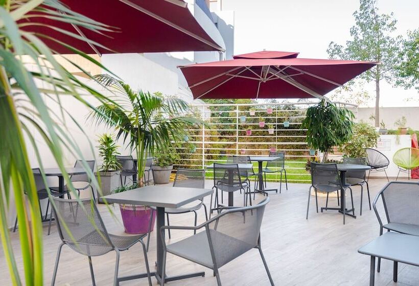 Отель Ibis Casa Sidi Maarouf