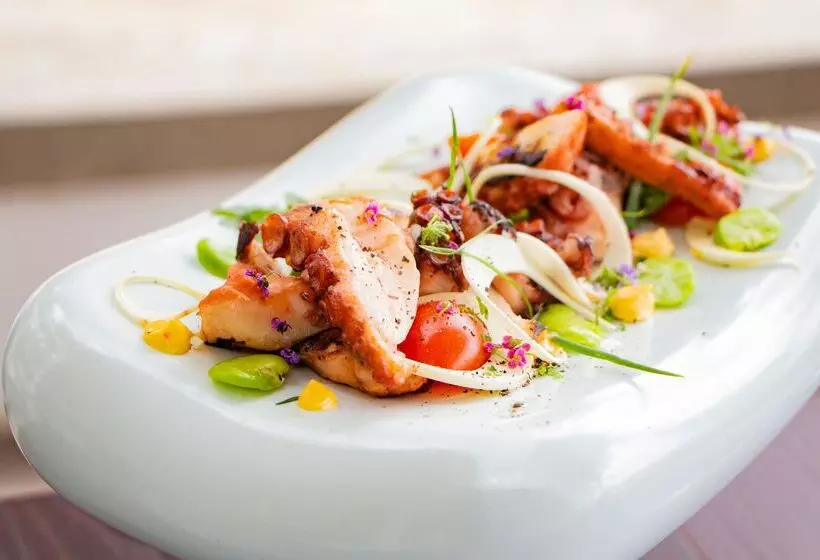 Le Suffren Hotel & Marina