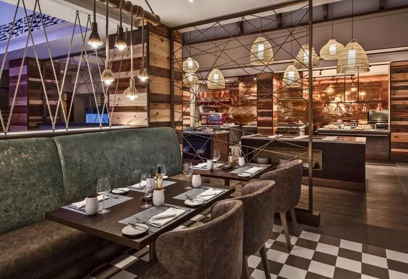 Le Suffren Hotel & Marina