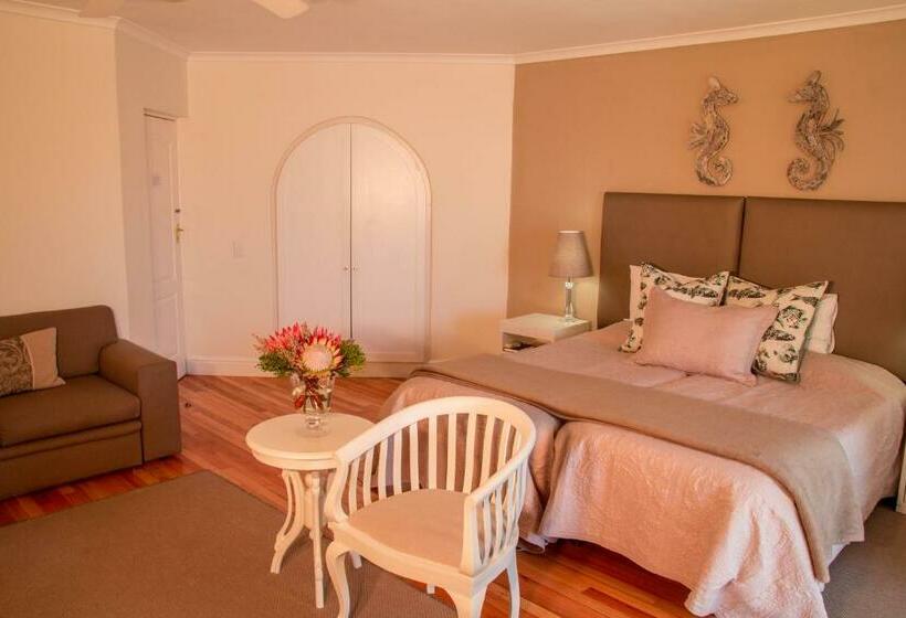 Отель Milkwood Manor On Sea