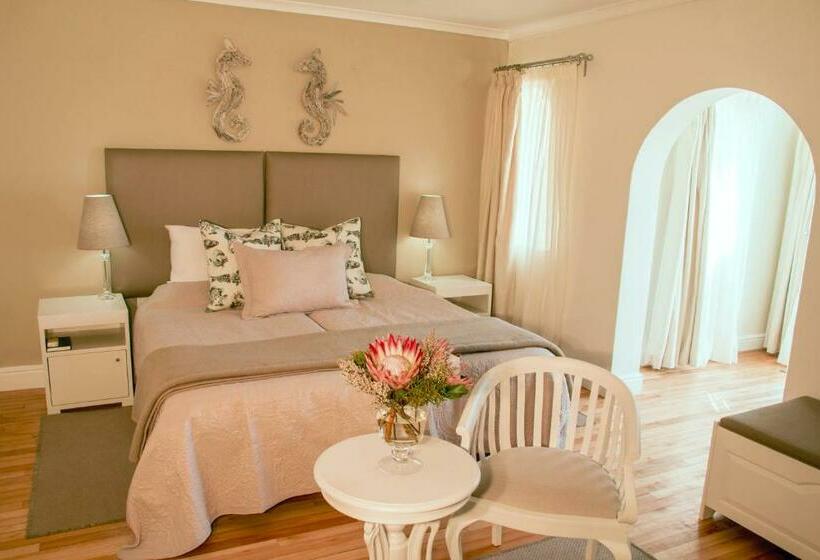 Отель Milkwood Manor On Sea