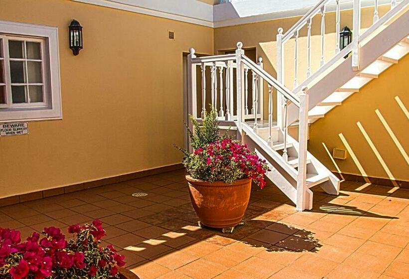 Отель Milkwood Manor On Sea