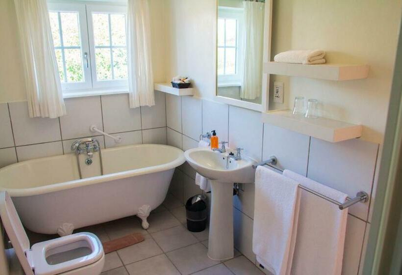 Отель Milkwood Manor On Sea