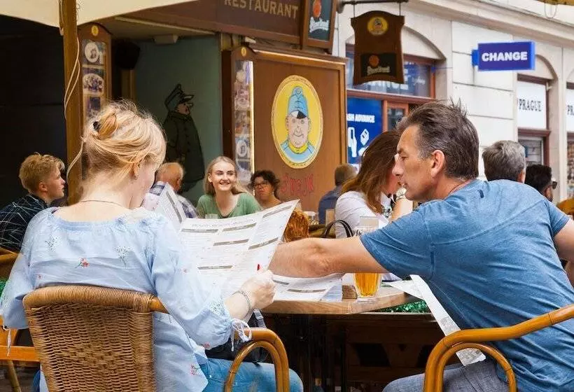 هتل Prague Inn