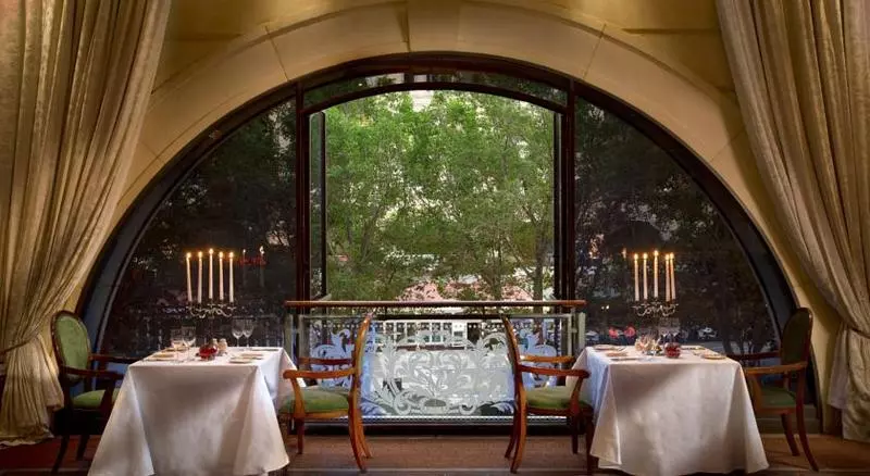 Hotel Raphael Suites