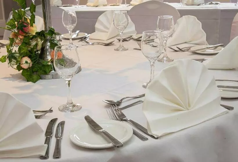 Crowwood Hotel And Alba Restaurant