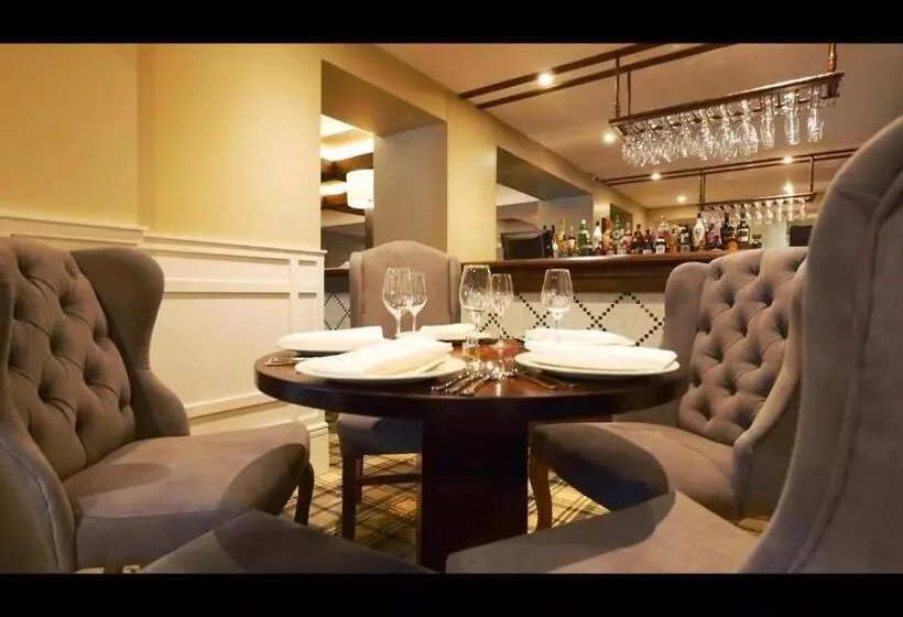 Crowwood Hotel And Alba Restaurant