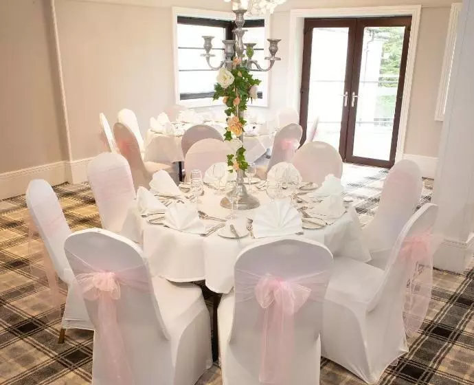 Crowwood Hotel And Alba Restaurant