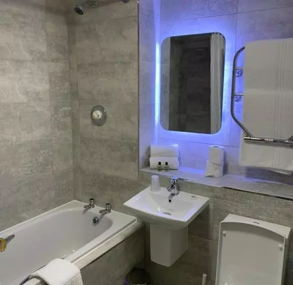 Crowwood Hotel And Alba Restaurant