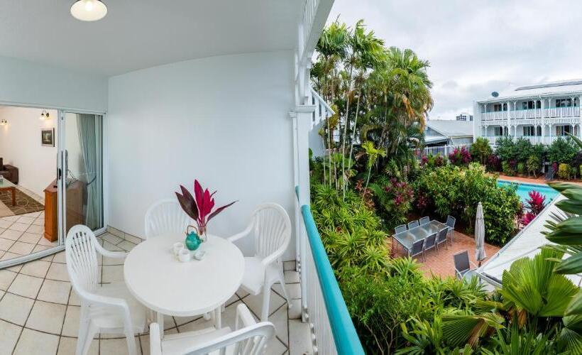 בית מלון כפרי City Terraces Cairns