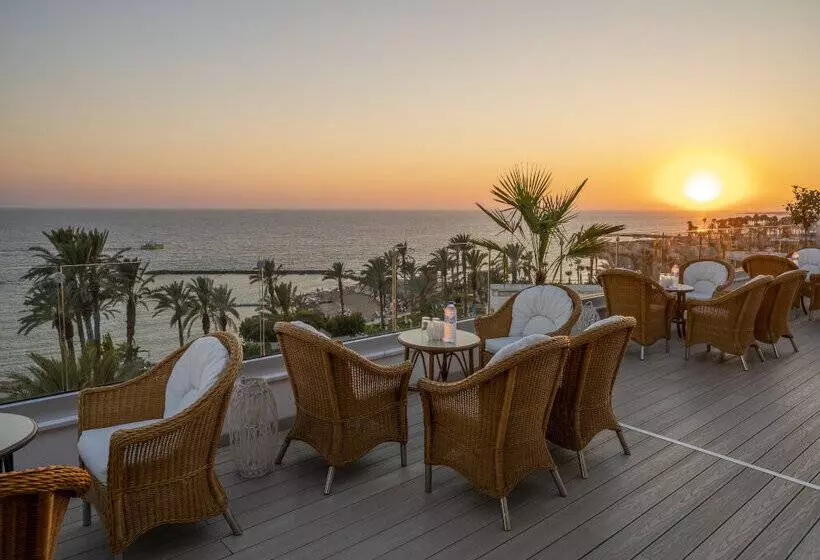 בית מלון כפרי Constantinou Bros Pioneer Beach