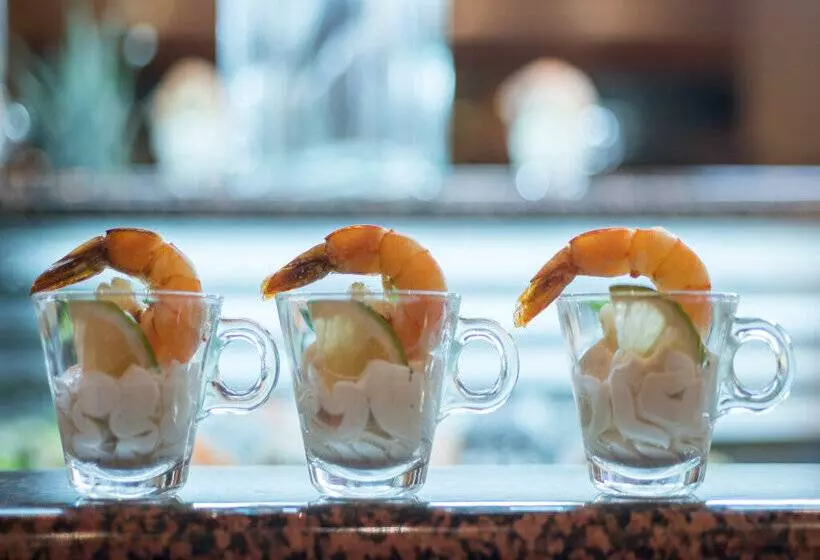 בית מלון כפרי Constantinou Bros Pioneer Beach