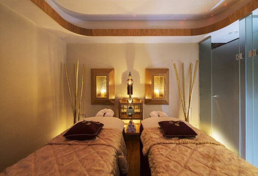 هتل Constantinou Bros Pioneer Beach