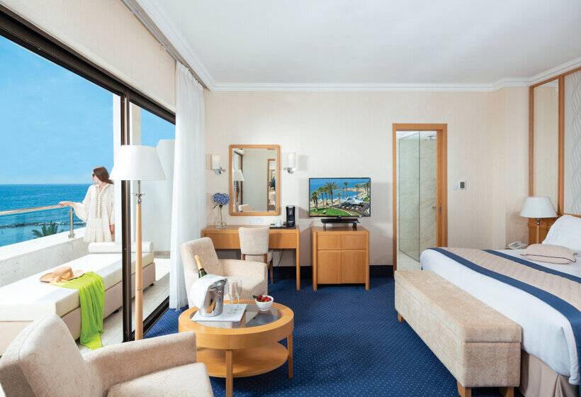 هتل Constantinou Bros Pioneer Beach