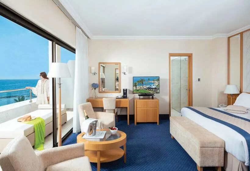 בית מלון כפרי Constantinou Bros Pioneer Beach