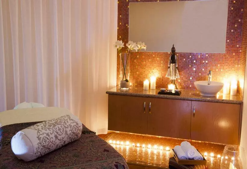 בית מלון כפרי Constantinou Bros Pioneer Beach