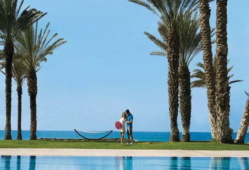 בית מלון כפרי Constantinou Bros Pioneer Beach