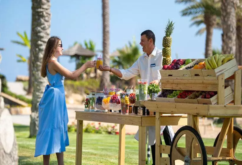 בית מלון כפרי Constantinou Bros Pioneer Beach