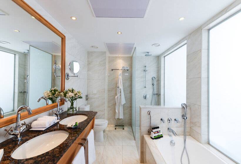 هتل Constantinou Bros Pioneer Beach