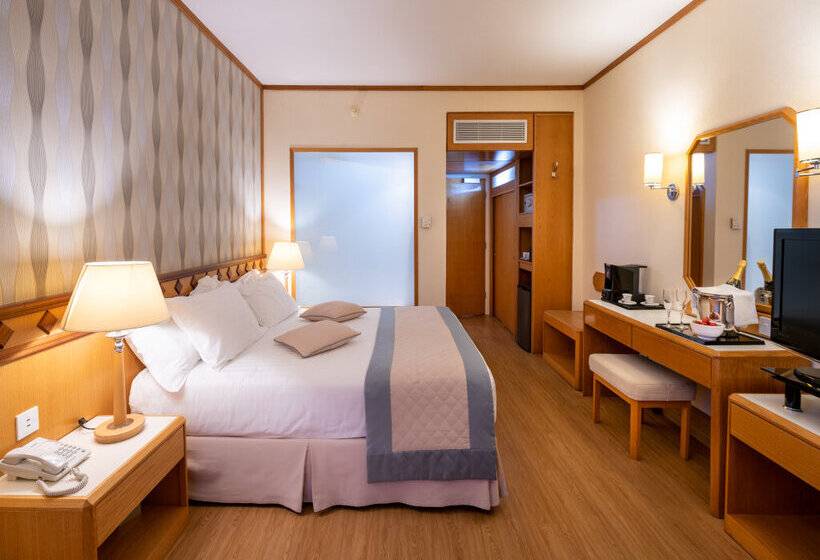 هتل Constantinou Bros Pioneer Beach