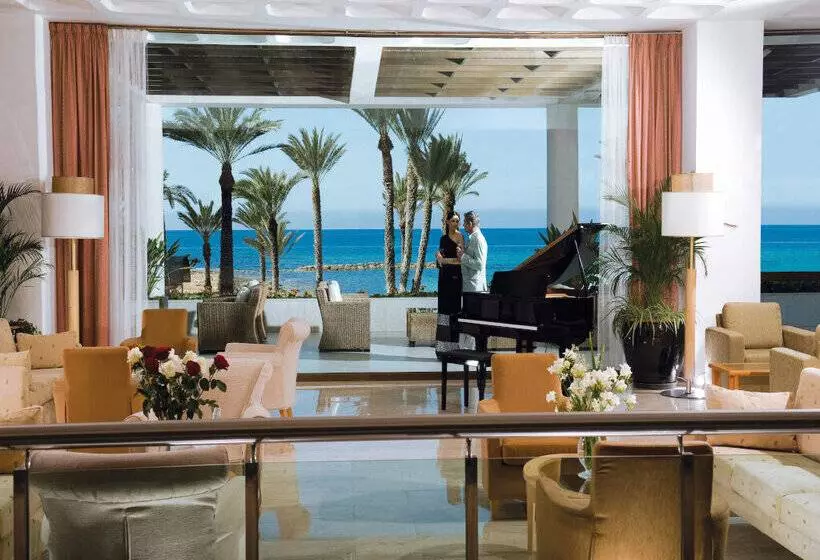 בית מלון כפרי Constantinou Bros Pioneer Beach